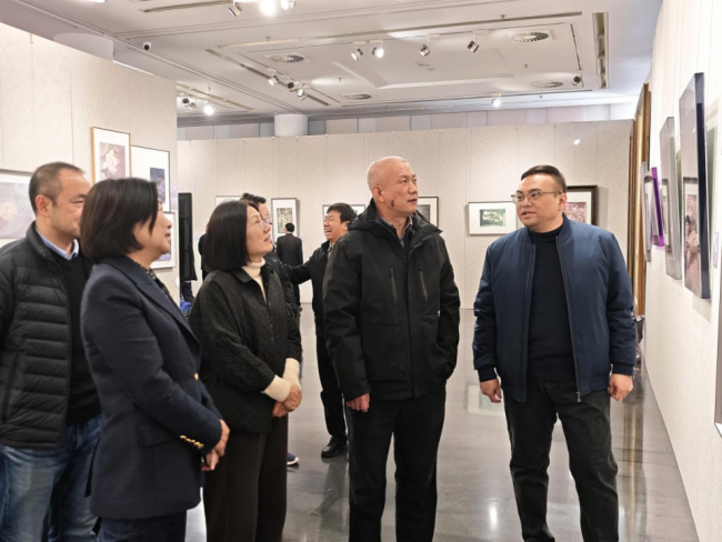 郑欣淼：祝福艺术家创作出立于世界民族之林的力作  ----“澄怀味象——邢斯恬作品展”在北京开幕