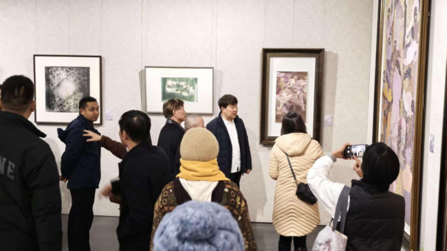 郑欣淼：祝福艺术家创作出立于世界民族之林的力作  ----“澄怀味象——邢斯恬作品展”在北京开幕